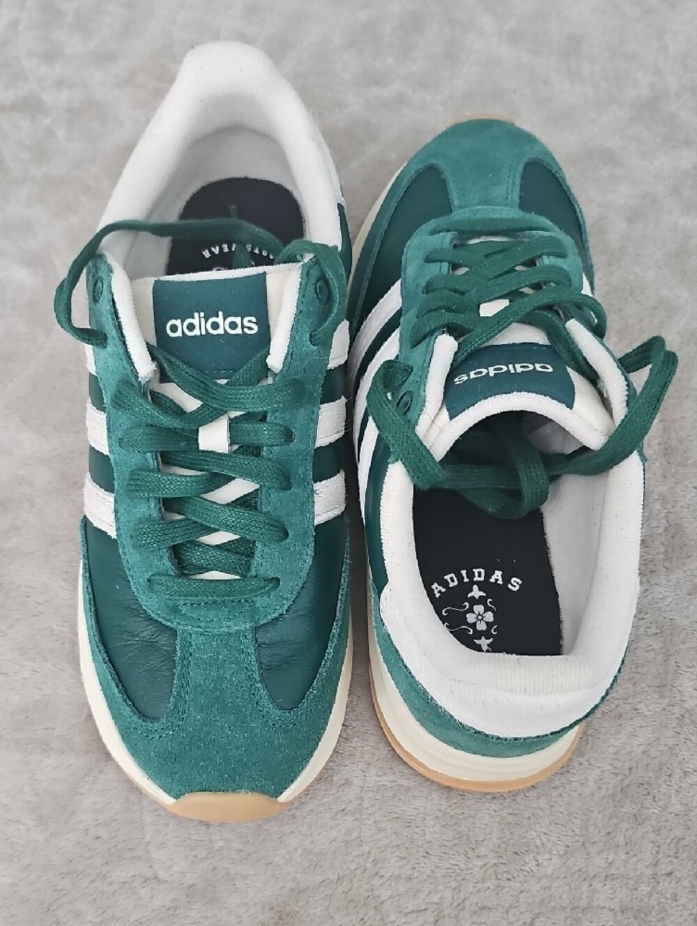 Adidas Women’s Green Suede & Leather Sneakers with White Stripes - Picture 7 of 7
